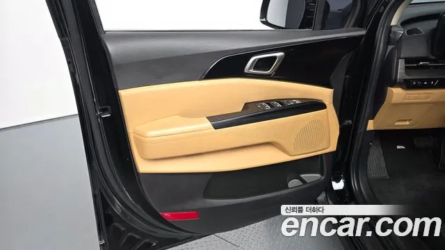 Kia Carnival 2023 thumb 4