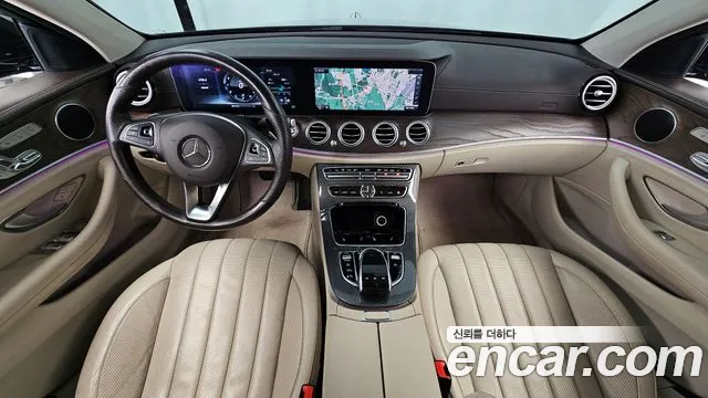Mercedes-Benz E-Class 2016 thumb 11