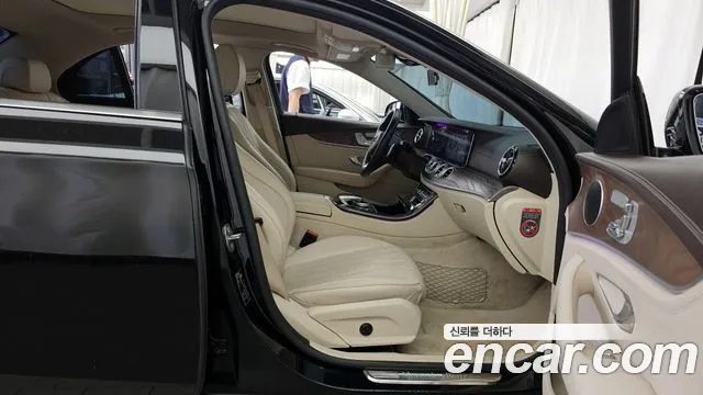 Mercedes-Benz E-Class 2016 thumb 12