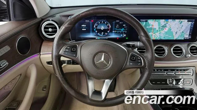 Mercedes-Benz E-Class 2016 thumb 9