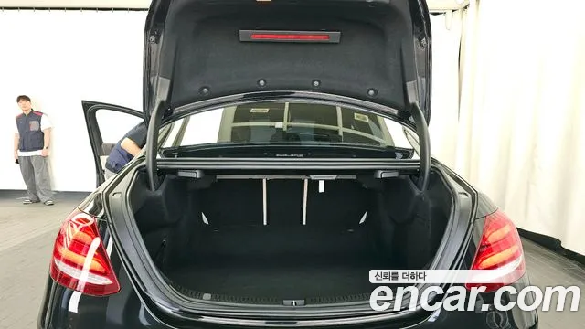 Mercedes-Benz E-Class 2016 thumb 6