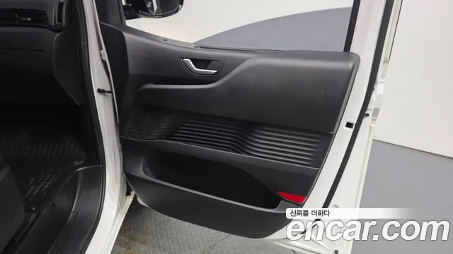 Hyundai Staria 2022 thumb 2
