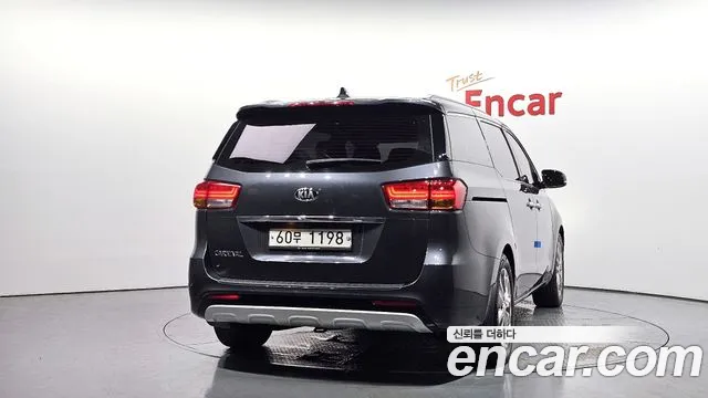 Kia Carnival 2017 thumb 7