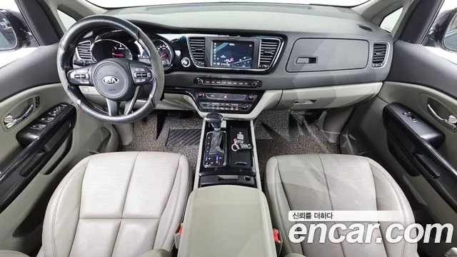 Kia Carnival 2017 thumb 3