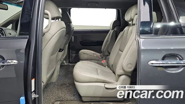 Kia Carnival 2017 thumb 8