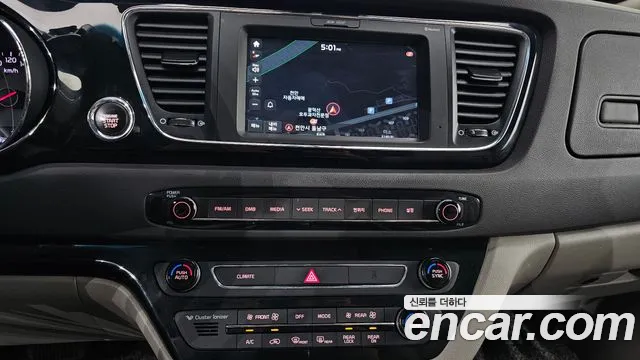 Kia Carnival 2017 thumb 6