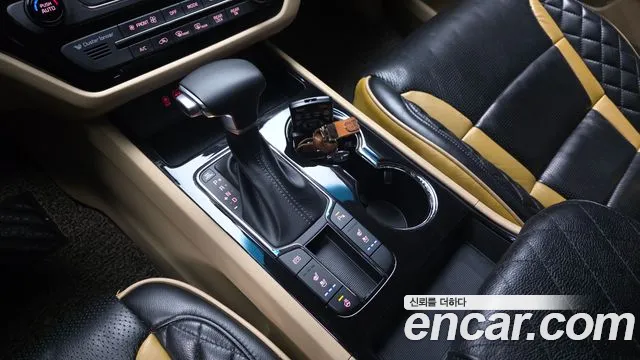 Kia Carnival 2018 thumb 11