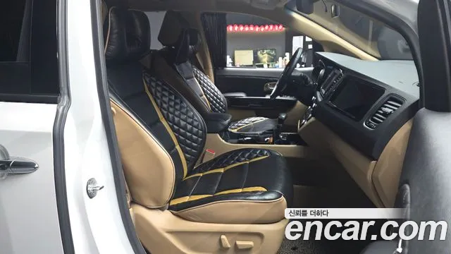 Kia Carnival 2018 thumb 12