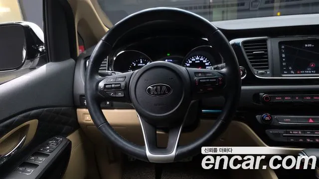 Kia Carnival 2018 thumb 4