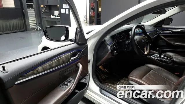 BMW 5 серии 2018 thumb 9