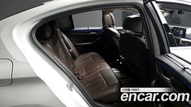 BMW 5 серии 2018 thumb 10