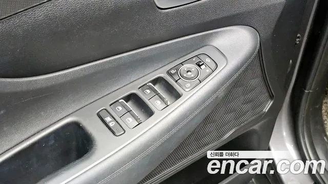 Hyundai Santa Fe 2018 thumb 4