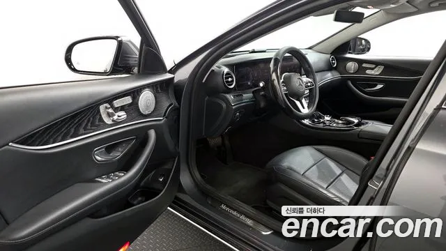 Mercedes-Benz E-Class 2019 thumb 6