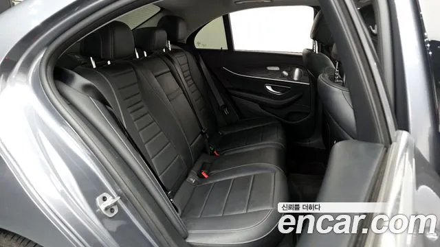 Mercedes-Benz E-Class 2019 thumb 3