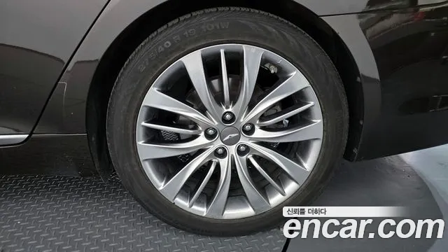 Genesis G80 2018 thumb 2