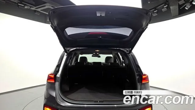 Hyundai Santa Fe 2018 thumb 5