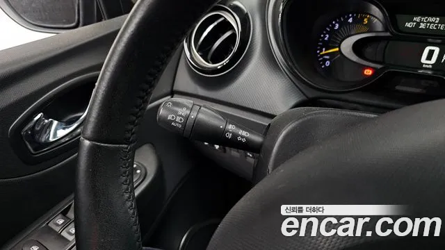 Renault QM3 2014 thumb 5