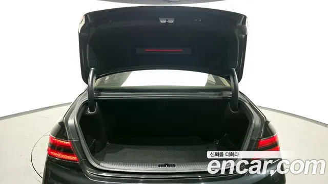 Genesis G90 2019 thumb 8