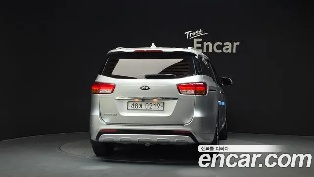 Kia Carnival 2016 thumb 8
