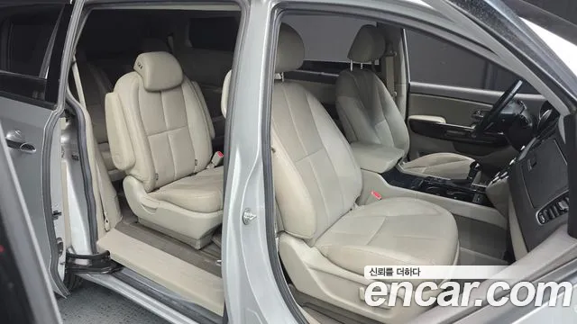 Kia Carnival 2016 thumb 2