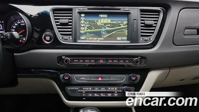 Kia Carnival 2016 thumb 3
