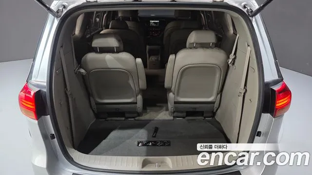 Kia Carnival 2016 thumb 11