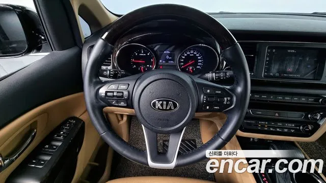 Kia Carnival 2019 thumb 3