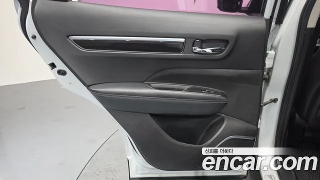 Renault QM6 2016 thumb 8