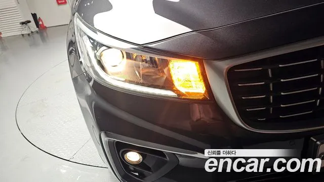 Kia Carnival 2018 thumb 2