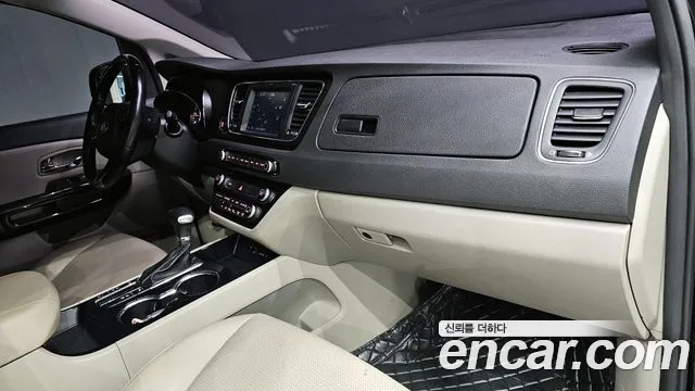 Kia Carnival 2018 thumb 5