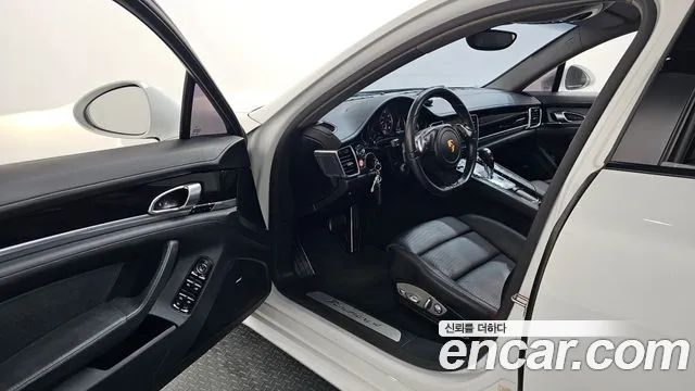 Porsche Panamera 2015 thumb 5