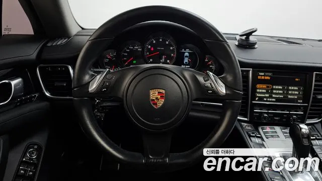 Porsche Panamera 2015 thumb 3