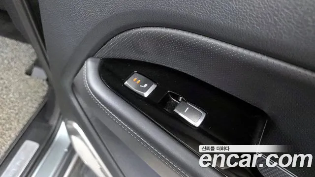 KGM Rexton 2017 thumb 9