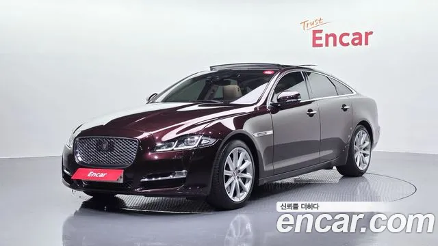 Jaguar XJ 2018 thumb 12