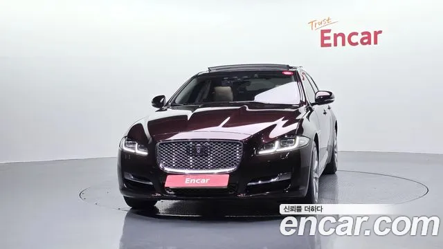 Jaguar XJ 2018 thumb 10