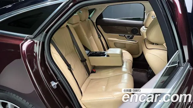Jaguar XJ 2018 thumb 5