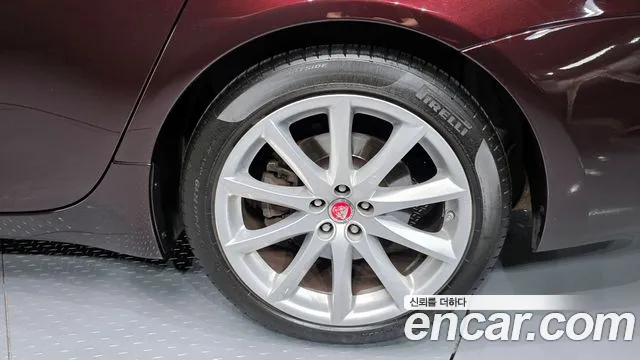 Jaguar XJ 2018 thumb 6