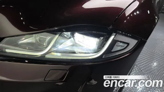 Jaguar XJ 2018 thumb 4