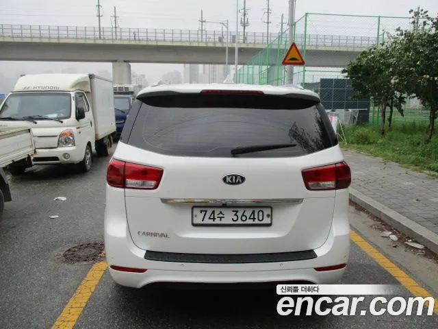 Kia Carnival 2014 thumb 8
