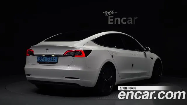 Tesla Model 3 2020 thumb 10