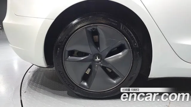 Tesla Model 3 2020 thumb 12
