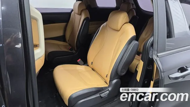Kia Carnival 2023 thumb 8