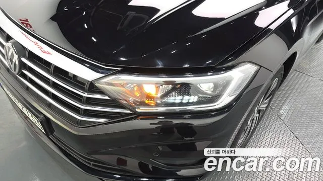 Volkswagen Jetta 2021 thumb 2