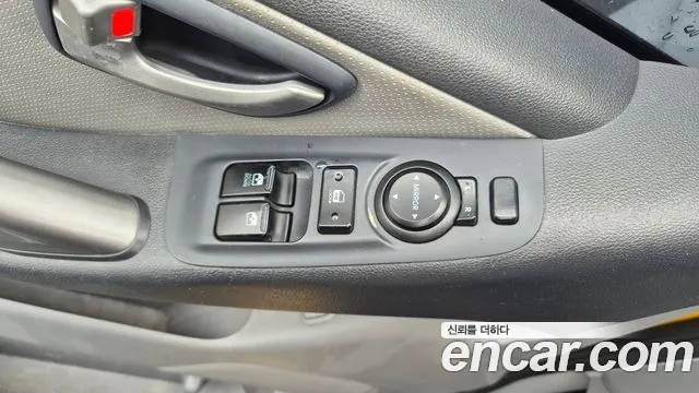 Hyundai Staria 2015 thumb 8
