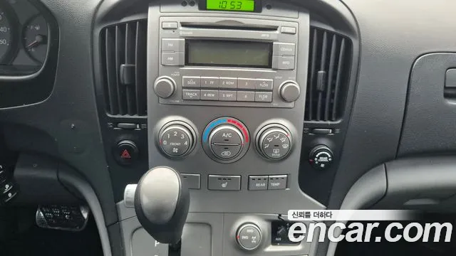 Hyundai Staria 2015 thumb 4