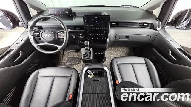 Hyundai Staria 2023 thumb 7
