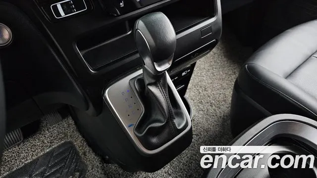 Hyundai Staria 2023 thumb 3