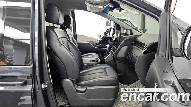 Hyundai Staria 2023 thumb 6