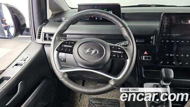 Hyundai Staria 2023 thumb 2