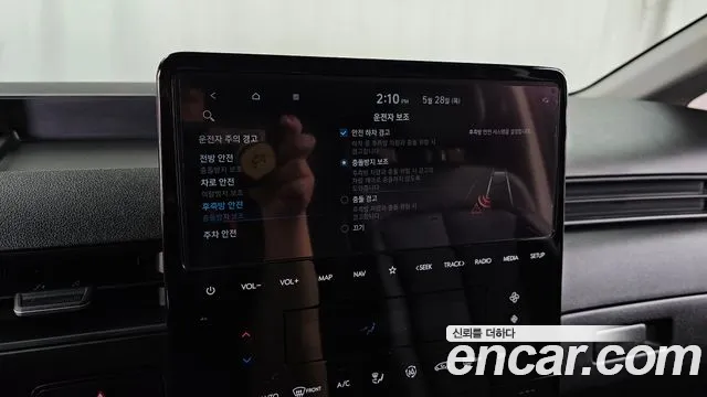 Hyundai Staria 2023 thumb 4